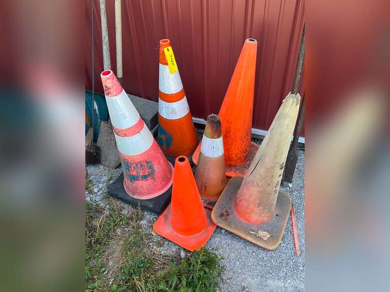 6 Safety cones Northern Kentucky Auction, LLC