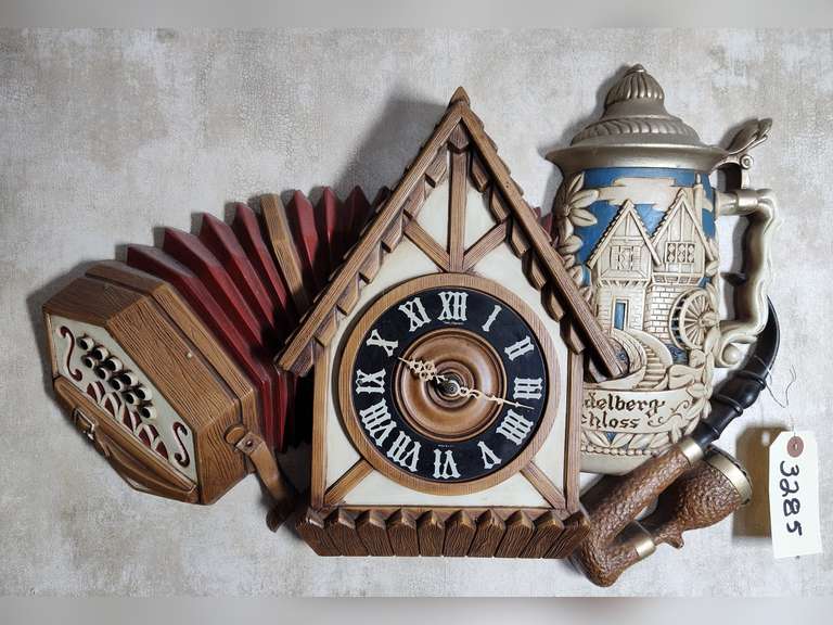 Wall art made in USA appears to be plastic Northern Kentucky