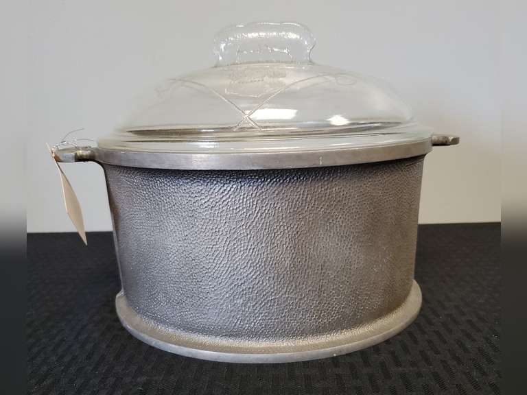 Guardian Service Hammered Aluminum round Roaster Dutch Oven w/Lid