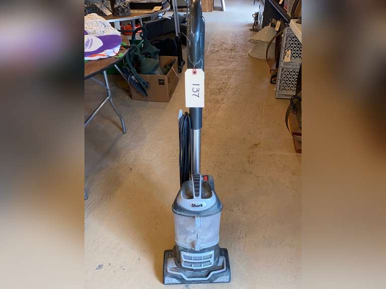 Shark vacuum cleaner, comes on when tested Northern Kentucky Auction, LLC