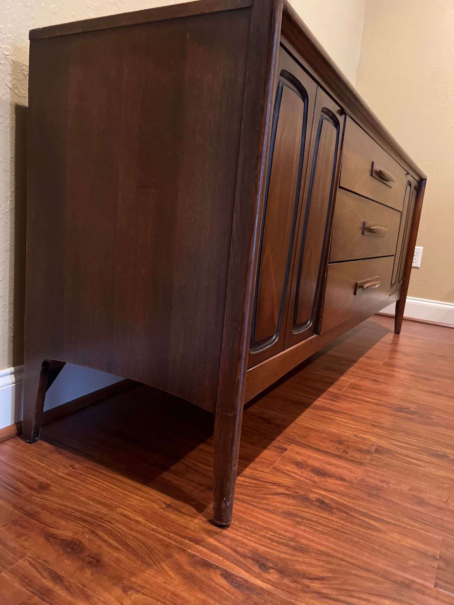 Vintage Broyhill Emphasis Credenza - Nutt Auction