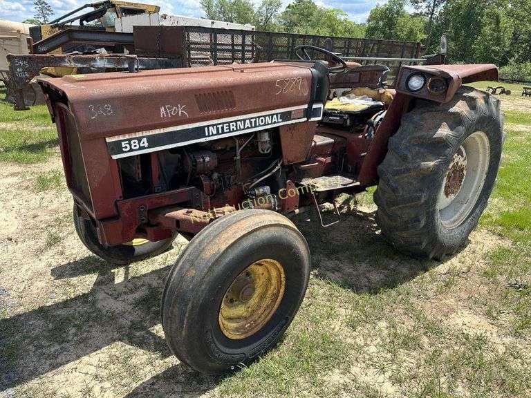 International 584 diesel tractor - Nutt Auction