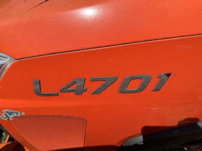 Kubota L4701 diesel tractor, MFWD w/Kubota LA765 Nutt Auction