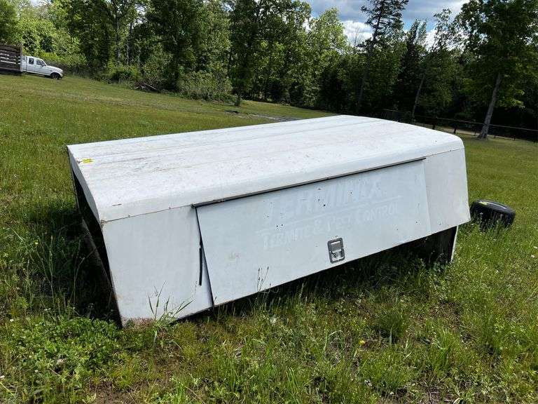 8' Camper top Nutt Auction