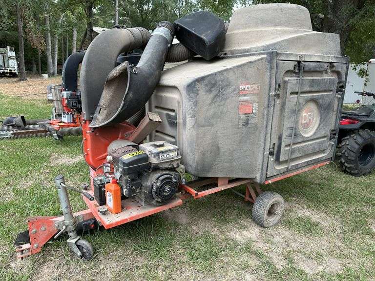 DR Professional Power Leaf & Lawn Vac Briggs & Stratton 900 Intek