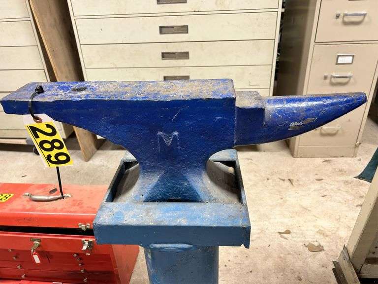 Anvil w/stand Nutt Auction