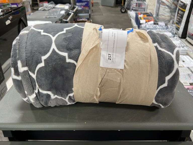Monte & Jardin Luxury Throw Blanket Gray/White 60" x 72" NW Asset