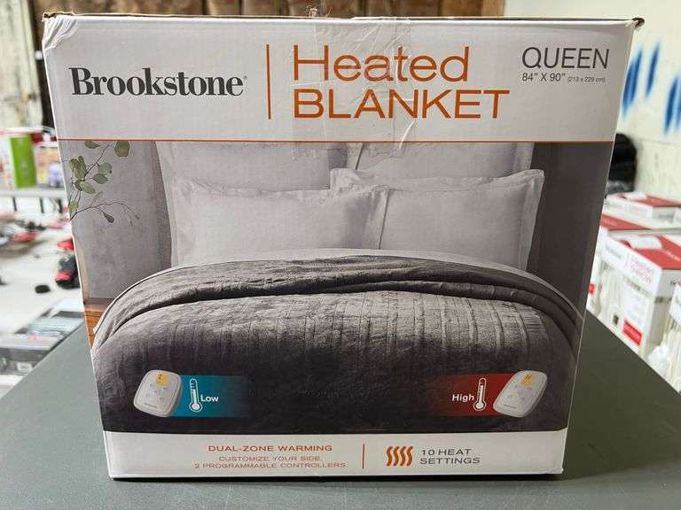 Brookstone Heated Blanket w/2 Programmable Controllers Queen, Dark