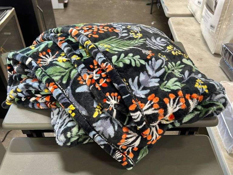 Monte & Jardin MultiColor Plush Throw Luxury Collection NW Asset Services