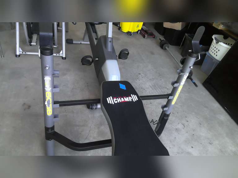 USED WEIGHT BENCH 1 Online Auctions LLC