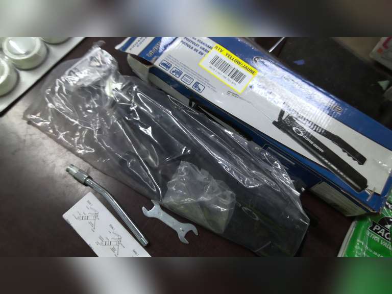NEW CORE GEAR GREASE GUN 1 Online Auctions LLC