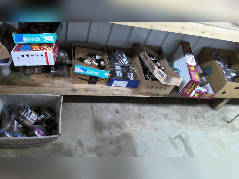 HUGE LOT OF COVERGIRL MAKEUP, RESELLERS DON'T MISS OUT ON THIS DEAL!!!!!