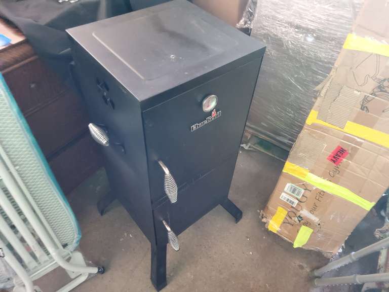 USED SMOKER GRILL WITH COVER 1 Online Auctions LLC
