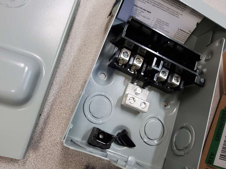 GE AIR CONDITIONER DISCONNECT, SEE DAMAGE!! 1 Online Auctions LLC