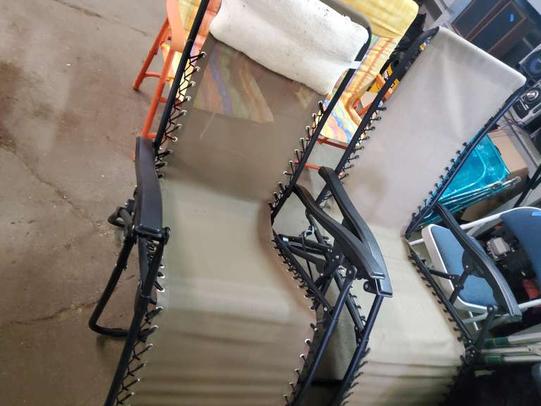 FOLDING CHAIRS AND HOUSEHOLD MISC 1 Online Auctions LLC