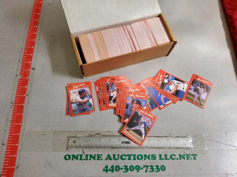 BOX OF SPORTS CARDS 1 Online Auctions LLC