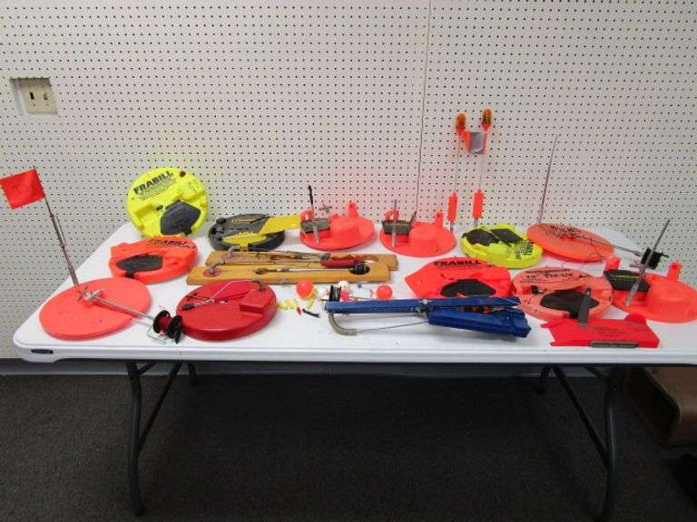15 Ice Fishing Tip Ups w/Plastic Tote Oberman Auctions