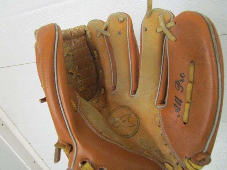 3 Children's Baseball Gloves Oberman Auctions