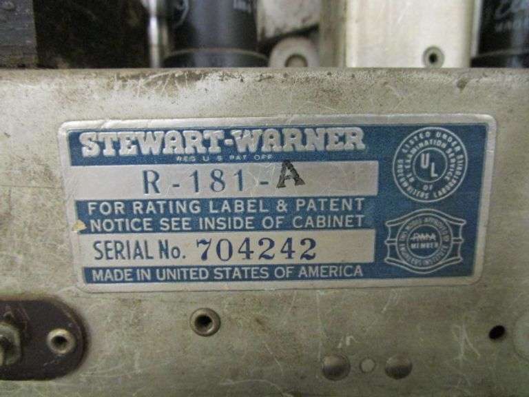 Stewart Warner Model R-181-A Mahogany Cased Radio - Oberman Auctions