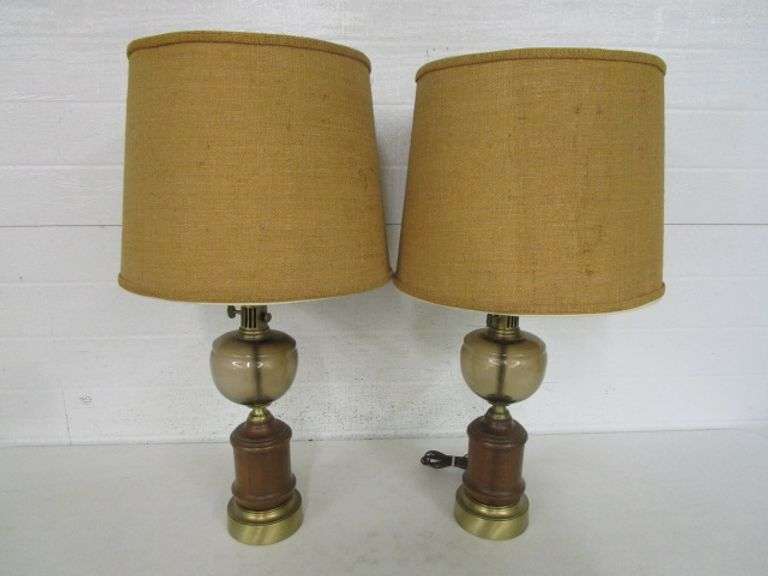 Pair of Early American Style Table Lamps Oberman Auctions