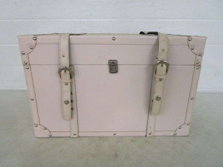 Small Pink Storage Trunk Oberman Auctions