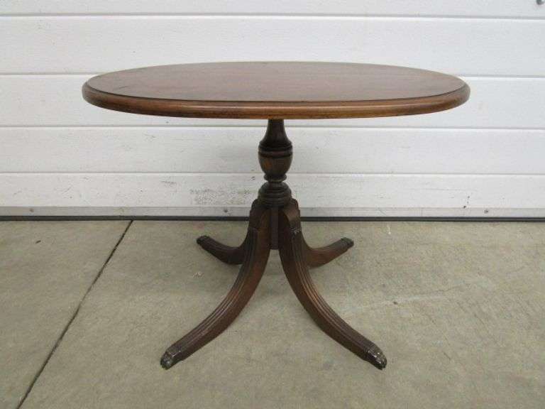 Walnut Duncan Phyfe Style Oval End Table Oberman Auctions