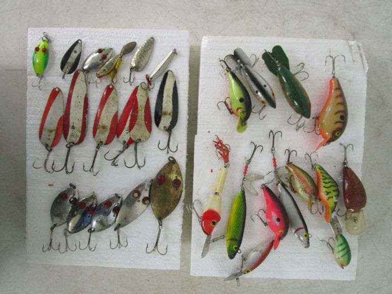 30 Vintage Fishing Lures Oberman Auctions