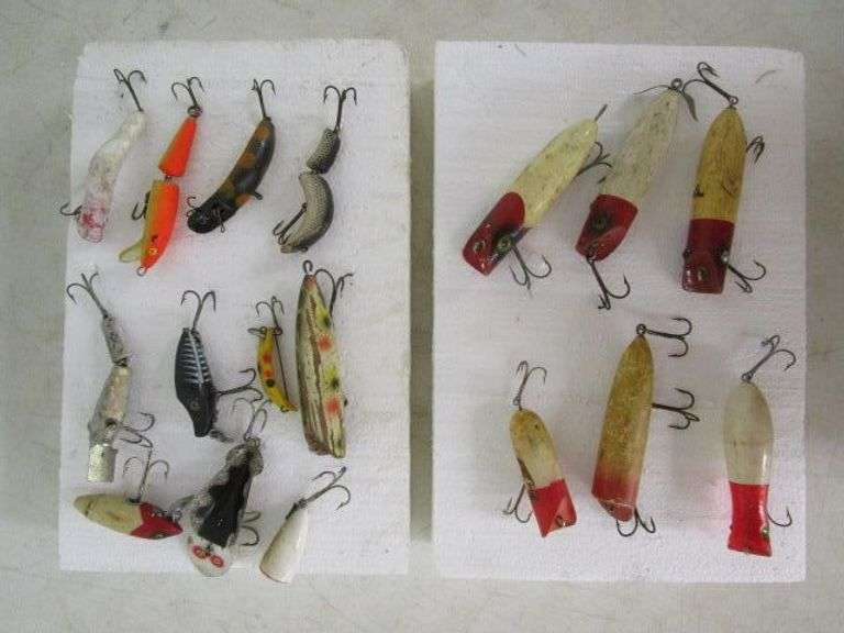 17 Vintage Fishing Lures Oberman Auctions
