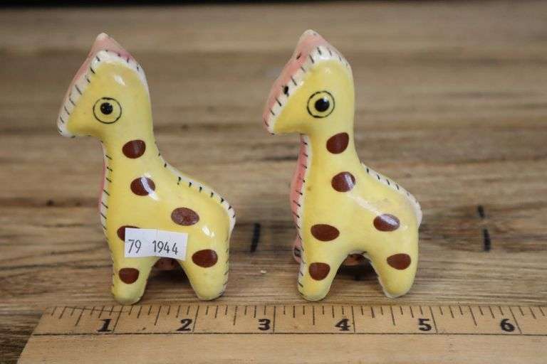Vintage Polka Dot Giraffe Salt & Pepper Shakers Pacific Auctions And
