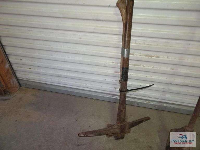 Twist Post Hole Digger, A Elsenpeter Auctions & Real Estate, Inc. dba