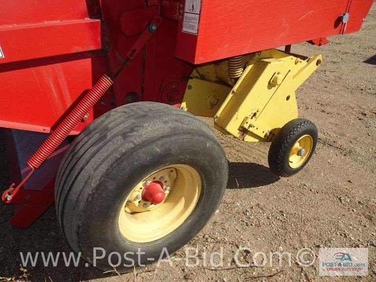 New Holland 640 Round Baler Wi Elsenpeter Auctions & Real Estate, Inc