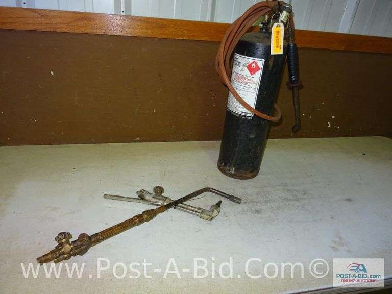 Acetylene B Size Bottle E Elsenpeter Auctions & Real Estate, Inc. dba