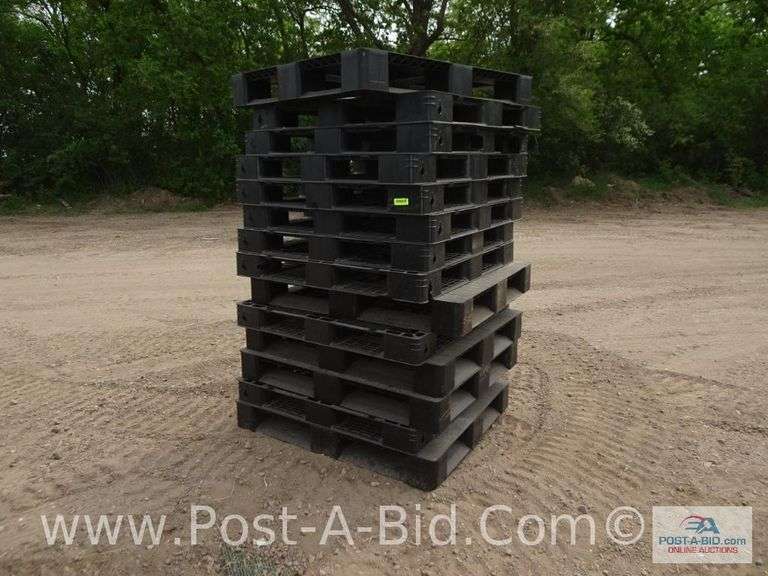 14 Plastic Pallets. Elsenpeter Auctions & Real Estate, Inc. dba Post