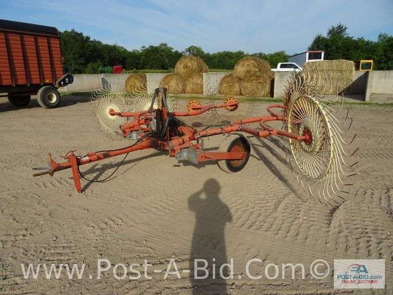 Tonutti RCS8 Hay Rake 8 Wheel, - Elsenpeter Auctions & Real Estate, Inc ...