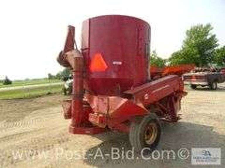 International 1250 Grinder Mixer With 540 PTO Elsenpeter Auctions