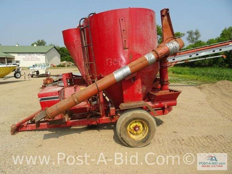 International 1250 Grinder Mixer With 540 PTO Elsenpeter Auctions