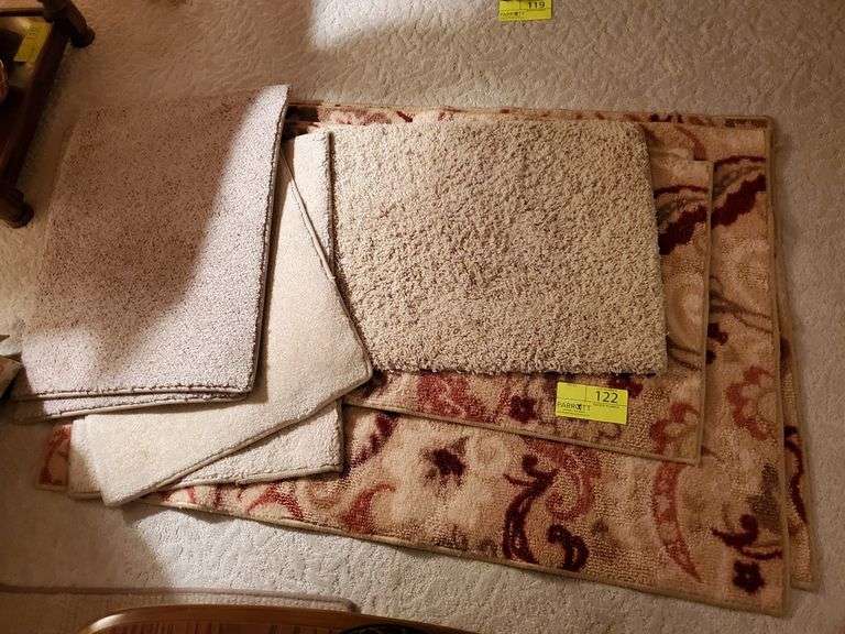 Floral rugs, including 5 matching rugs Parrott Marketing Group