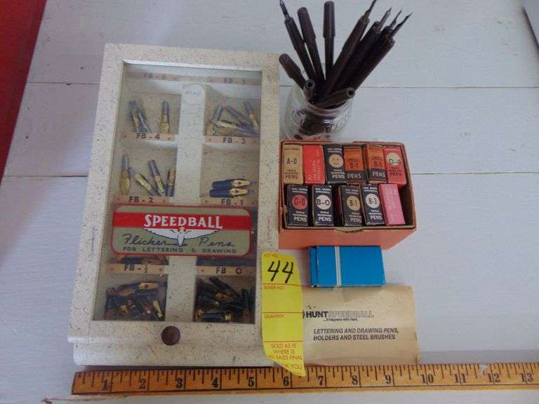 Speedball flicker pens and quills display - Parrott