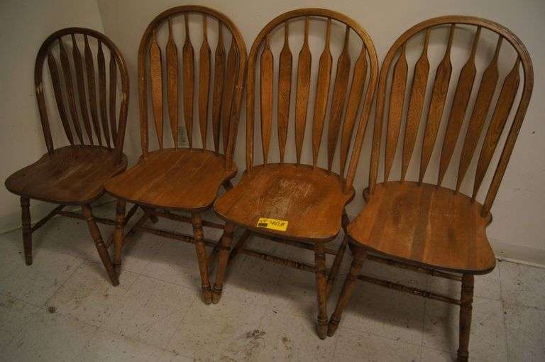 Group of 4 Spindle Back Chairs Parrott
