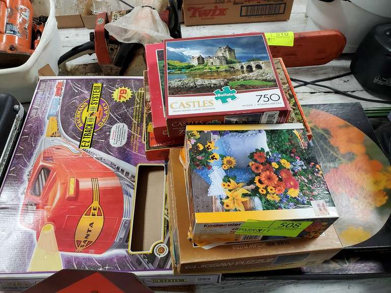 Lot of 10 jigsaw puzzles Parrott Marketing Group