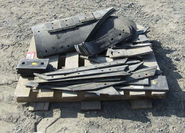 E332 John Deere Plow Parts Pickett Auction Service