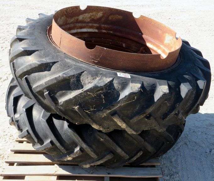 Z684 Tractor SnapOn Duals (2) Pickett Auction Service