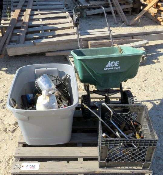 Z732 Fertilizer Spreader + Hand Tools Pickett Auction Service