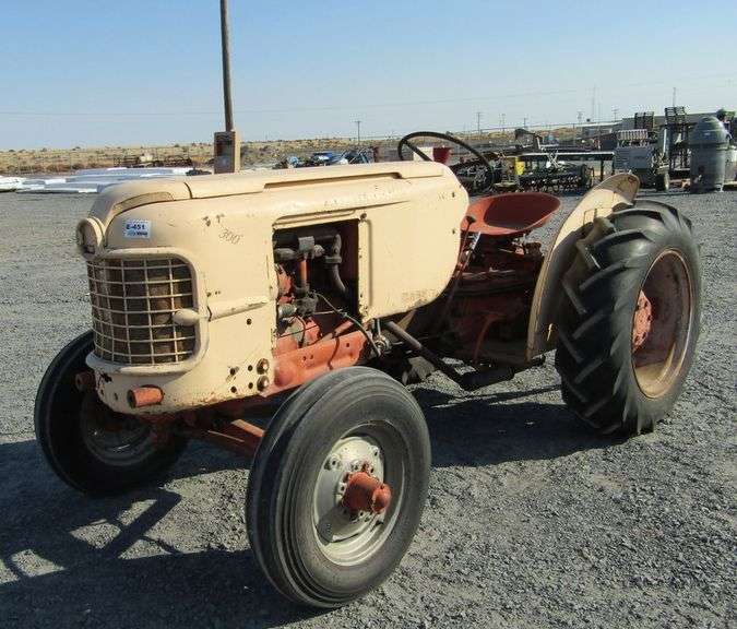 E451 J.I. Case 300 Tractor Pickett Auction Service