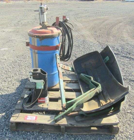 E523 Grease Dispenser + Adapter + Fenders Pickett Auction Service