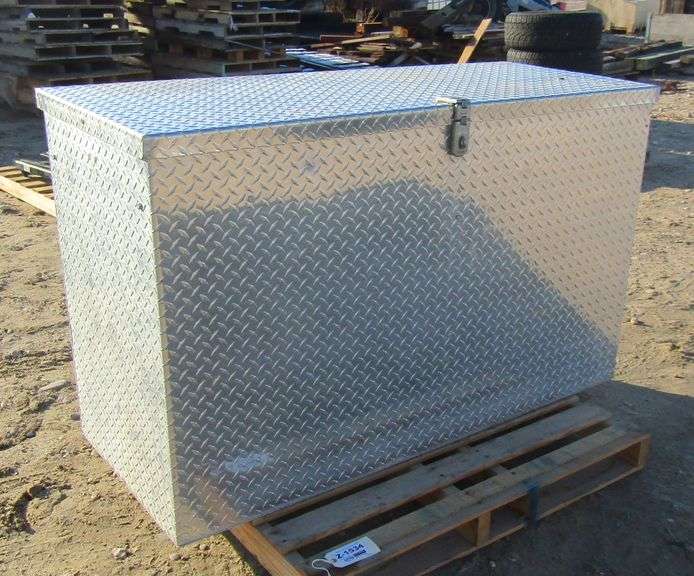 Z1534 Diamond Plate Storage Box Pickett Auction Service