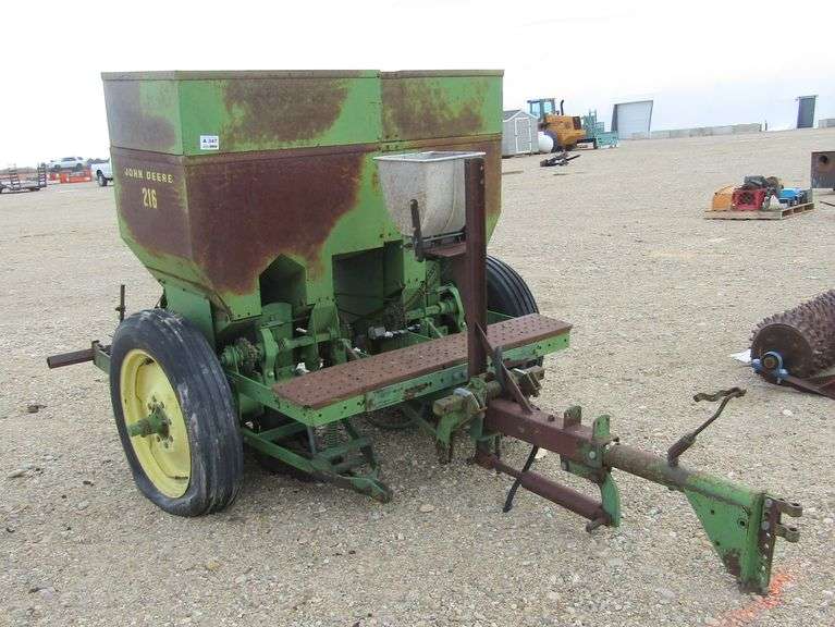 A347 John Deere 216 Potato Planter Pickett Auction Service