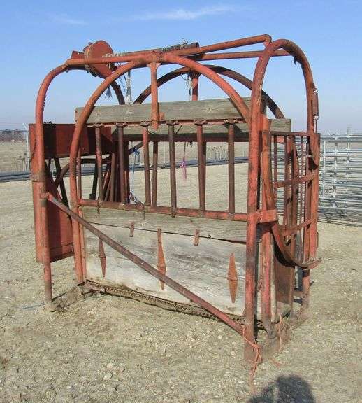 V419 Teco Portable Cattle Squeeze Chute Pickett Auction Service