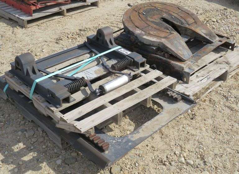 W175 Sliding 5th Wheel & Plate Pickett Auction Service