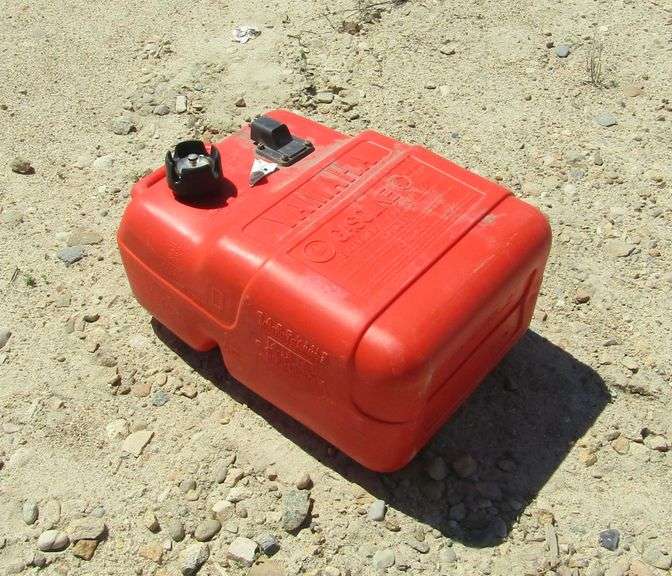 X1013 Yamaha Boat Fuel Tank Pickett Auction Service